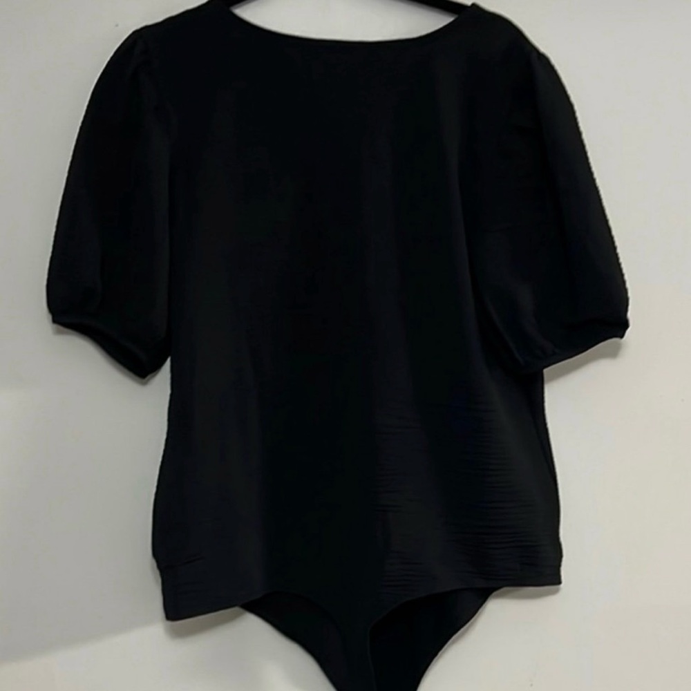 Express Elegant Black Bodysuit with Puff Sleeves